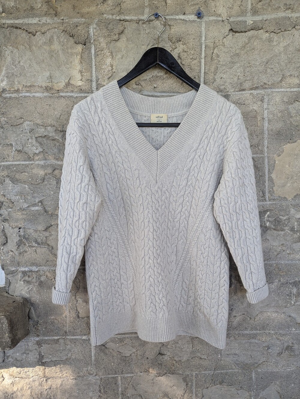 100% Merino Wool Aritzia Wilfred Cream/Gray Cable V‑Neck Sweater